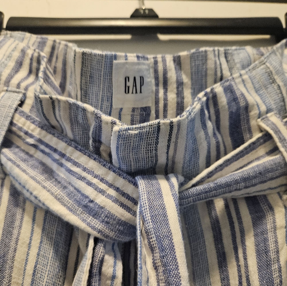 GAP NWT Paperbag style wide leg pants. Linen feel with pockets.